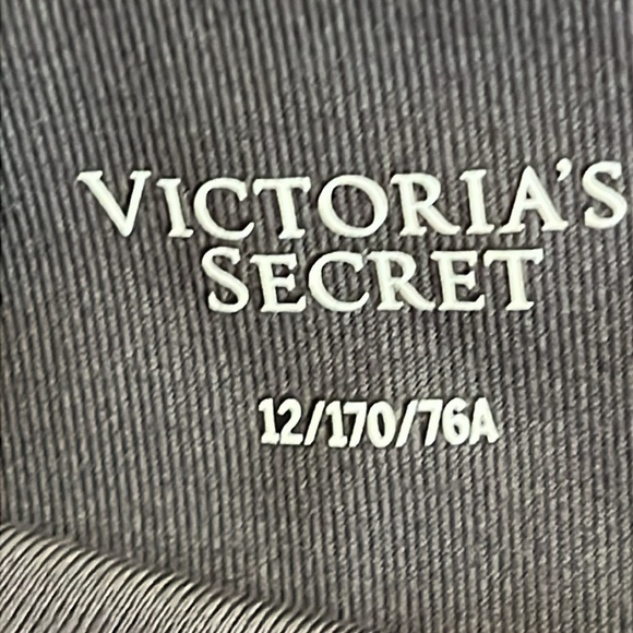 Victoria’s Secret Size 12 Grey/Purple Crop high Rise 7/8 pocket Leggings - Picture 3 of 7